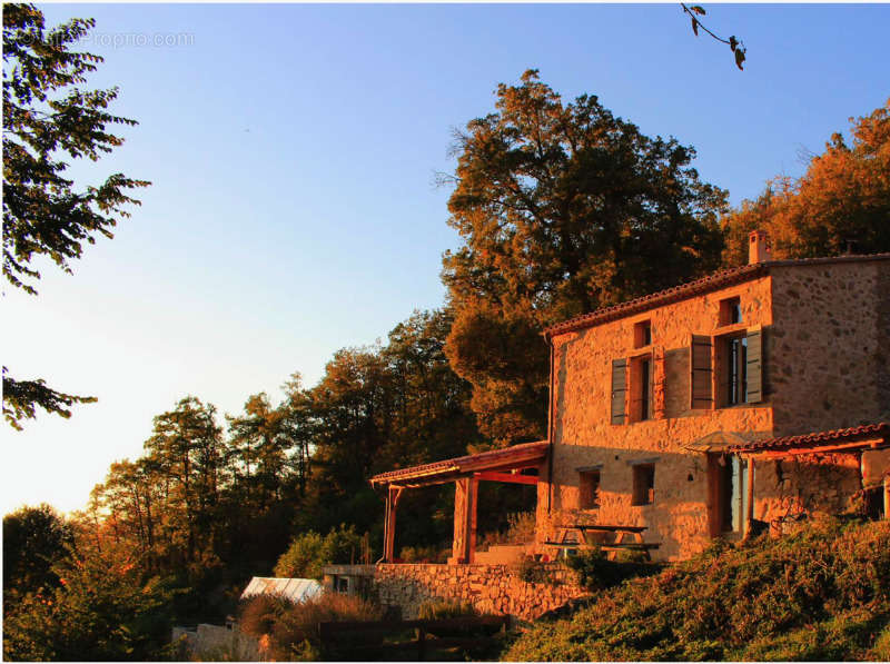 Maison à SAINT-LAURENT-DE-CERDANS