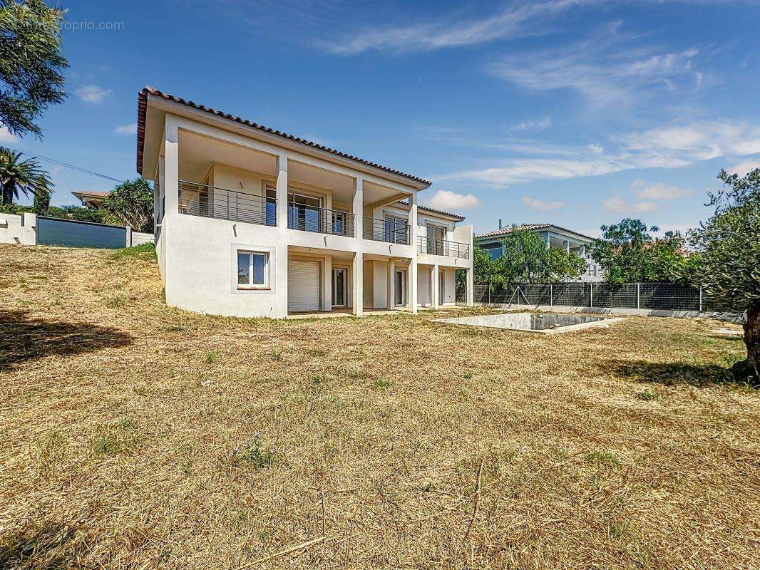 Maison à FREJUS