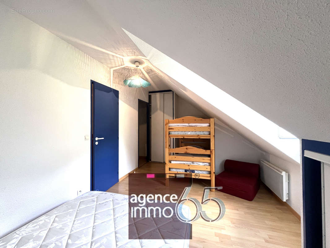 Appartement à ESQUIEZE-SERE