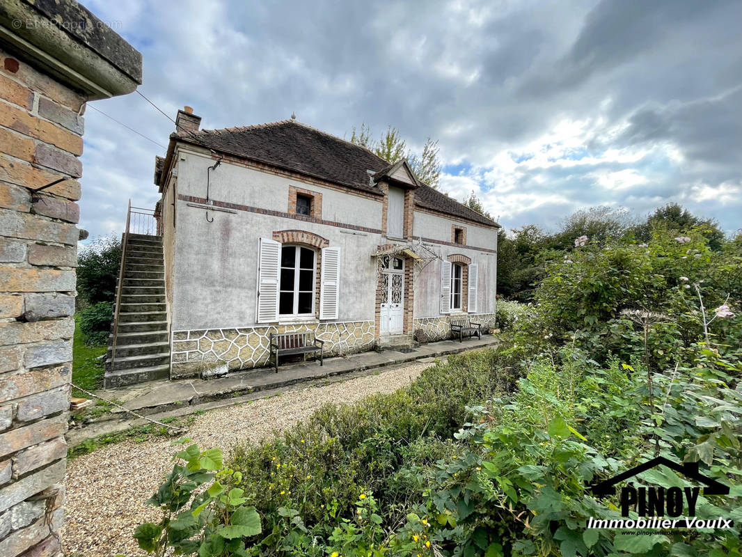 Maison à VILLETHIERRY