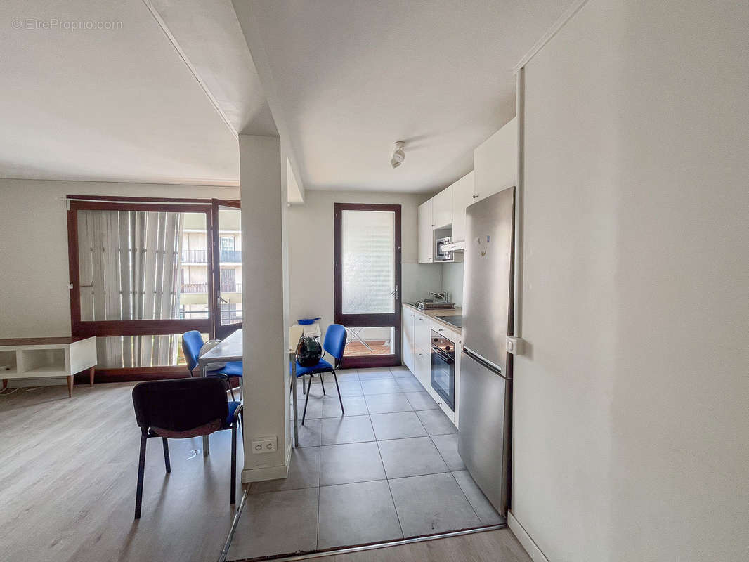 Appartement à MARSEILLE-4E