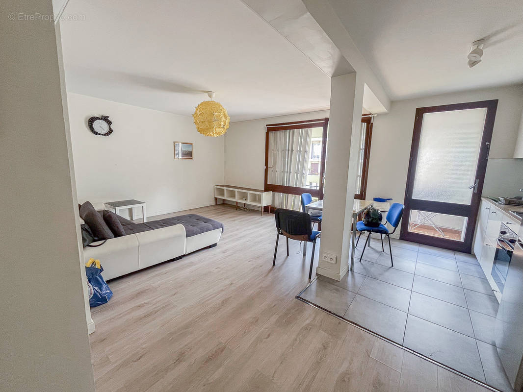 Appartement à MARSEILLE-4E