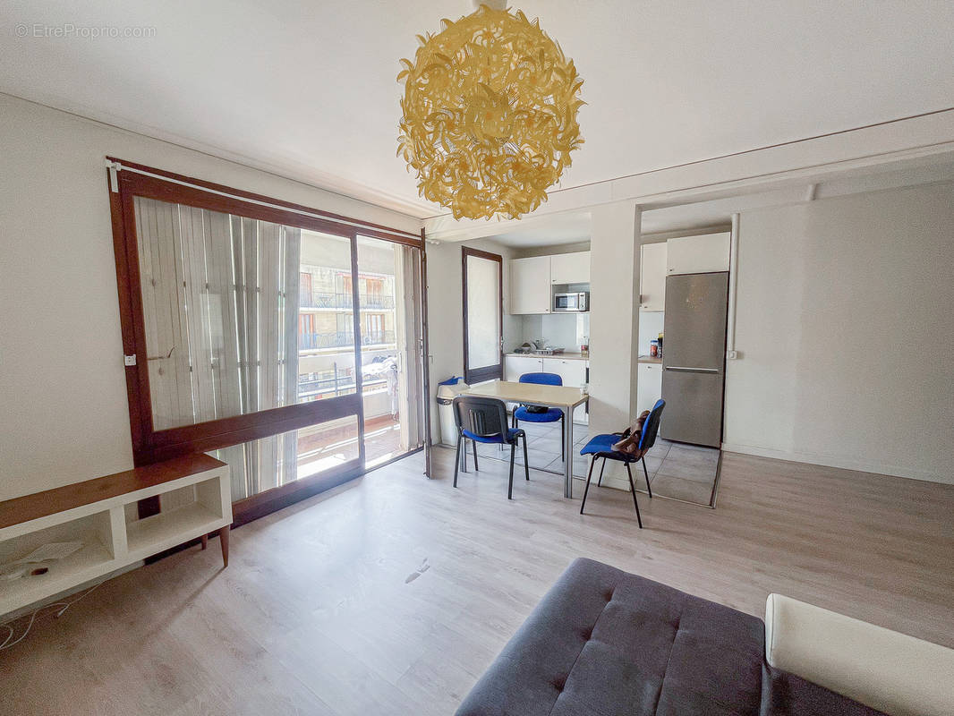 Appartement à MARSEILLE-4E