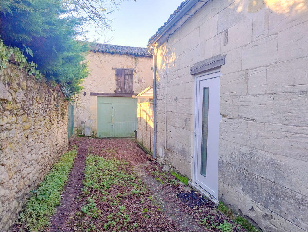 Maison à GENSAC