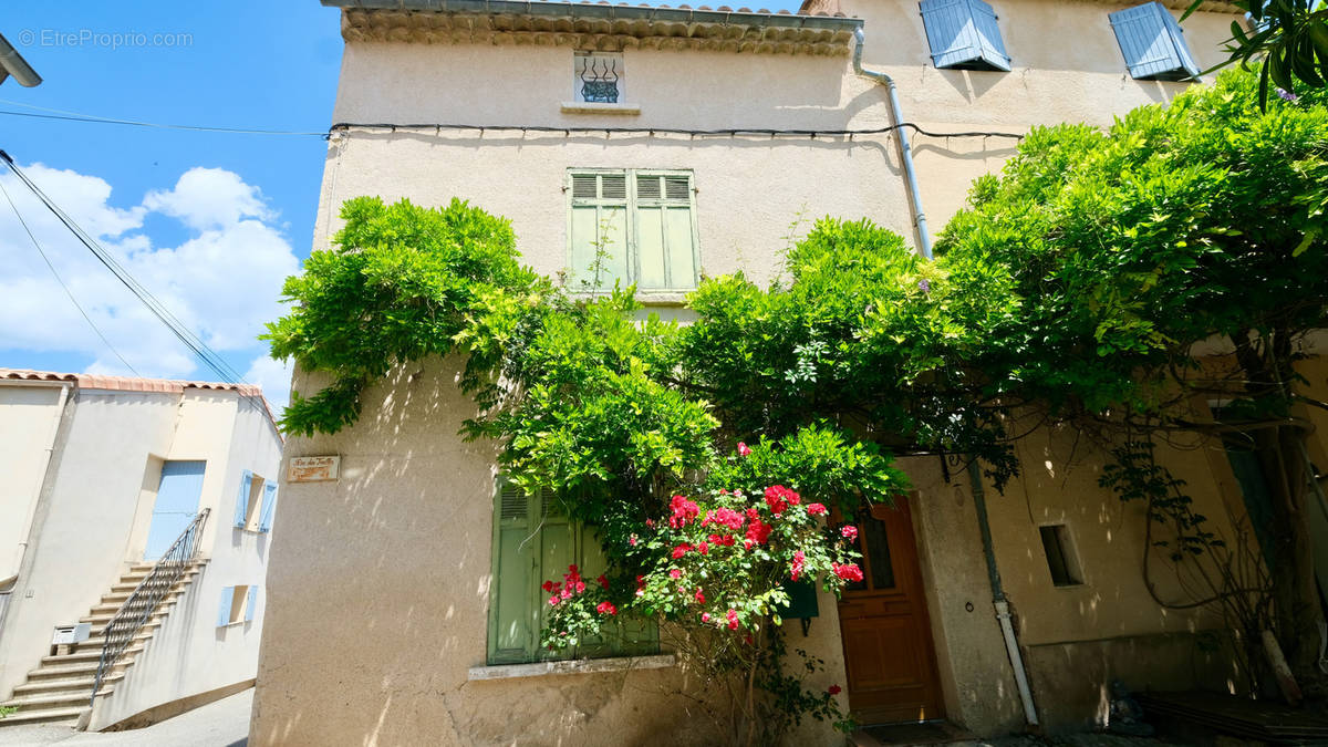 Maison à SAINT-MARTIN-DE-LA-BRASQUE