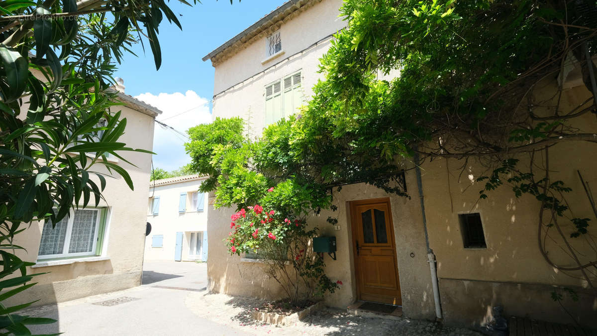 Maison à SAINT-MARTIN-DE-LA-BRASQUE