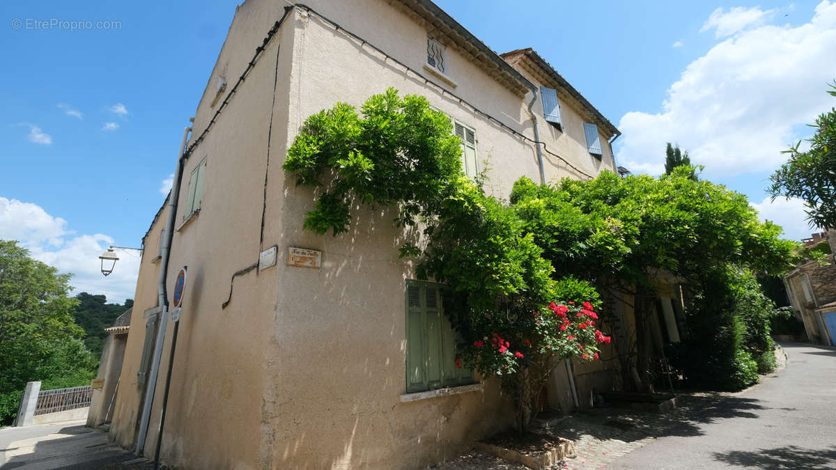 Maison à SAINT-MARTIN-DE-LA-BRASQUE