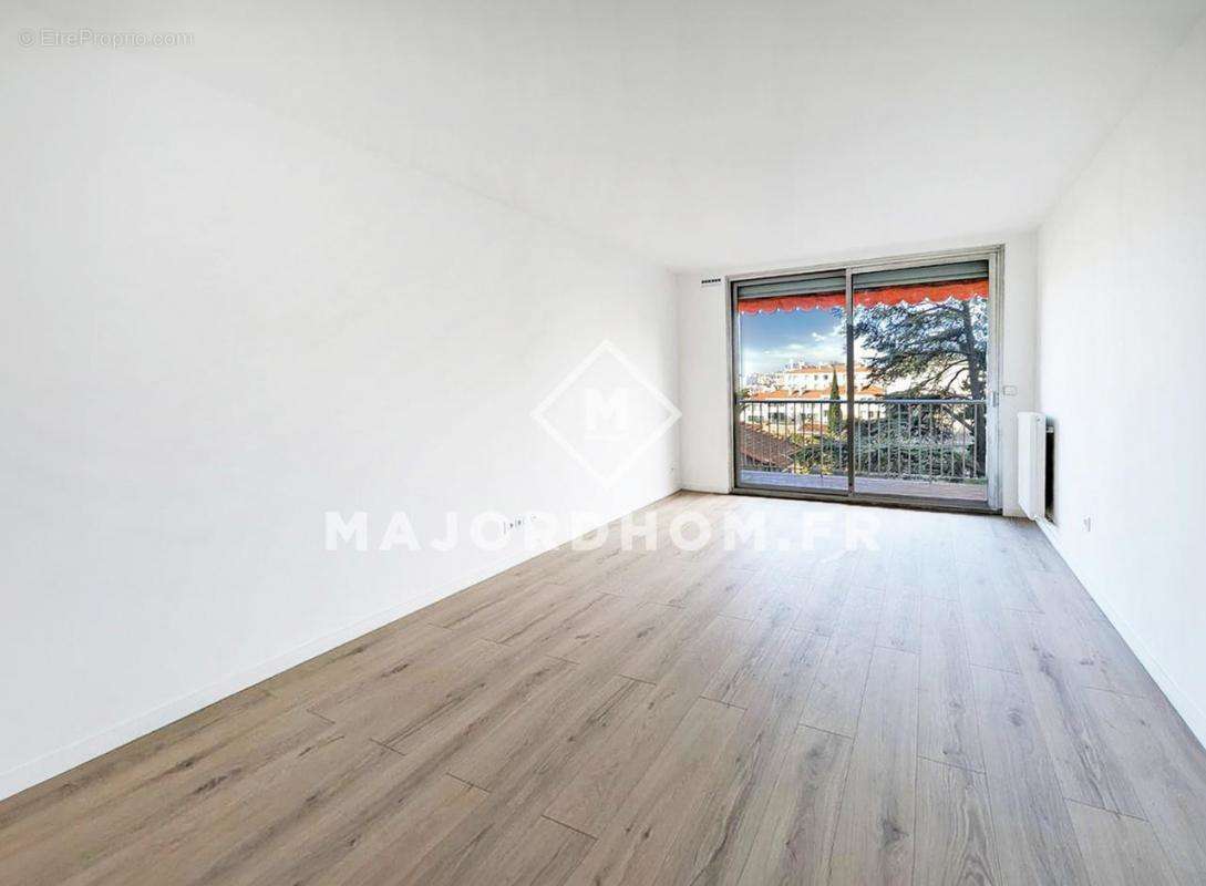 Appartement à MARSEILLE-4E