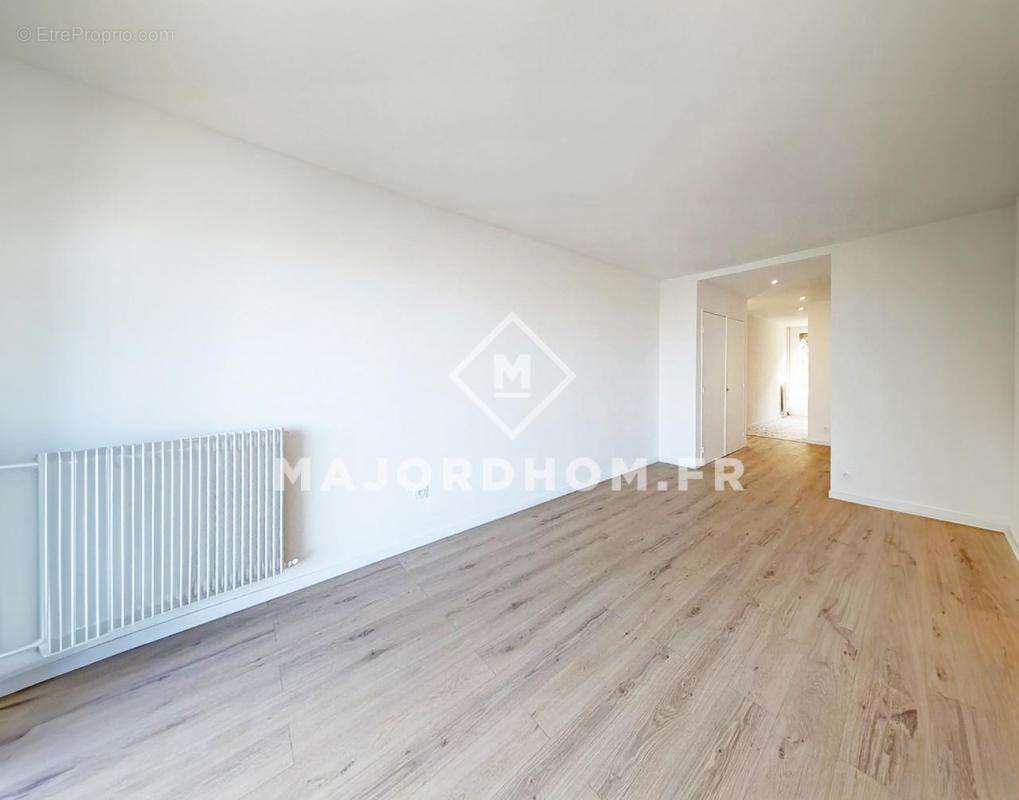 Appartement à MARSEILLE-4E