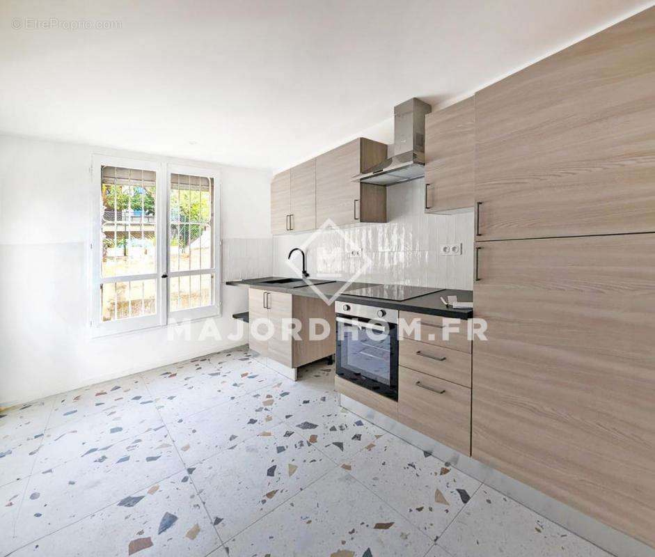 Appartement à MARSEILLE-4E