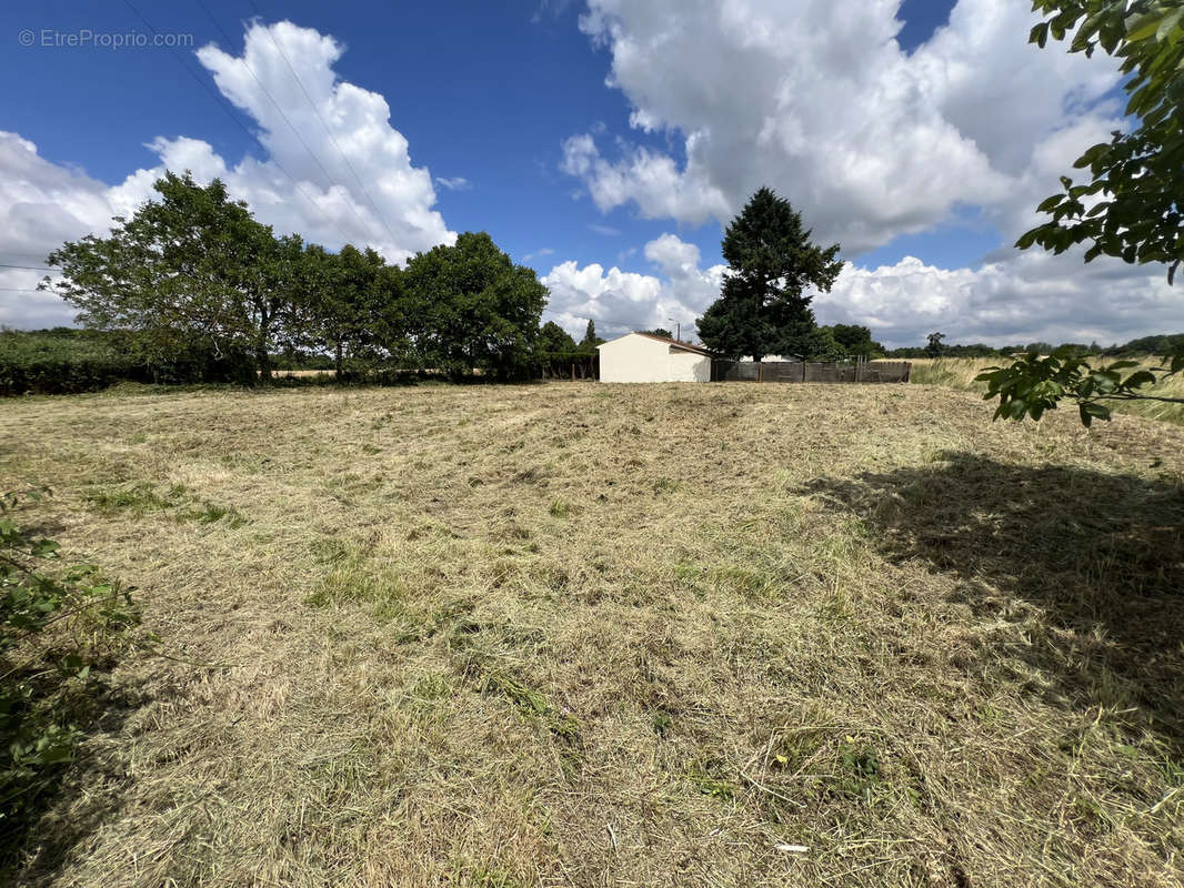 Terrain à PORT-D&#039;ENVAUX