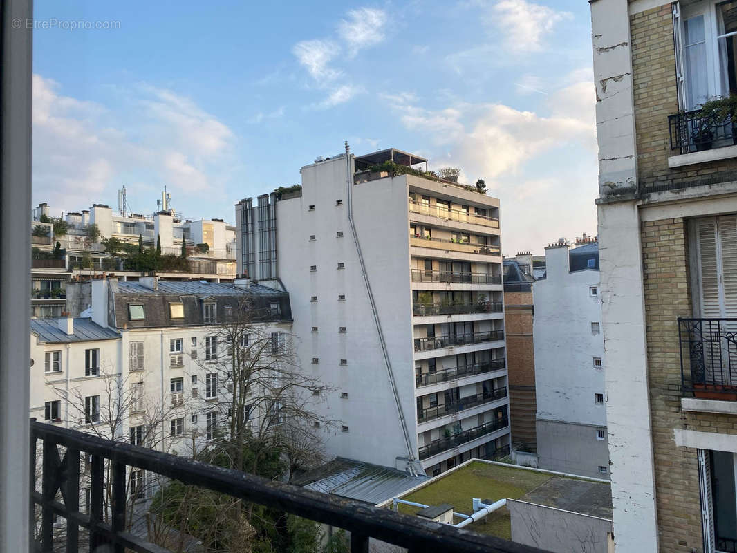 Appartement à PARIS-16E