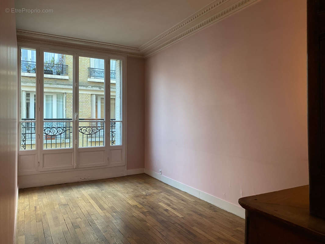 Appartement à PARIS-16E