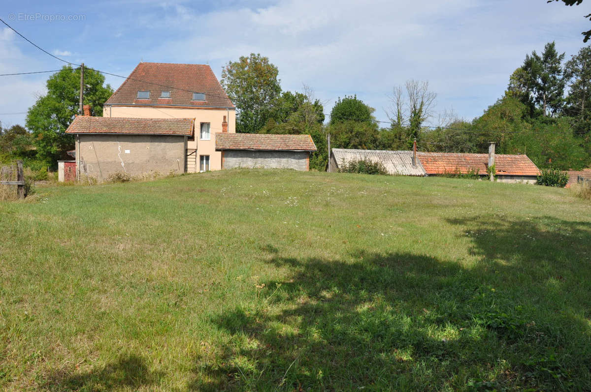 Maison à LE DONJON