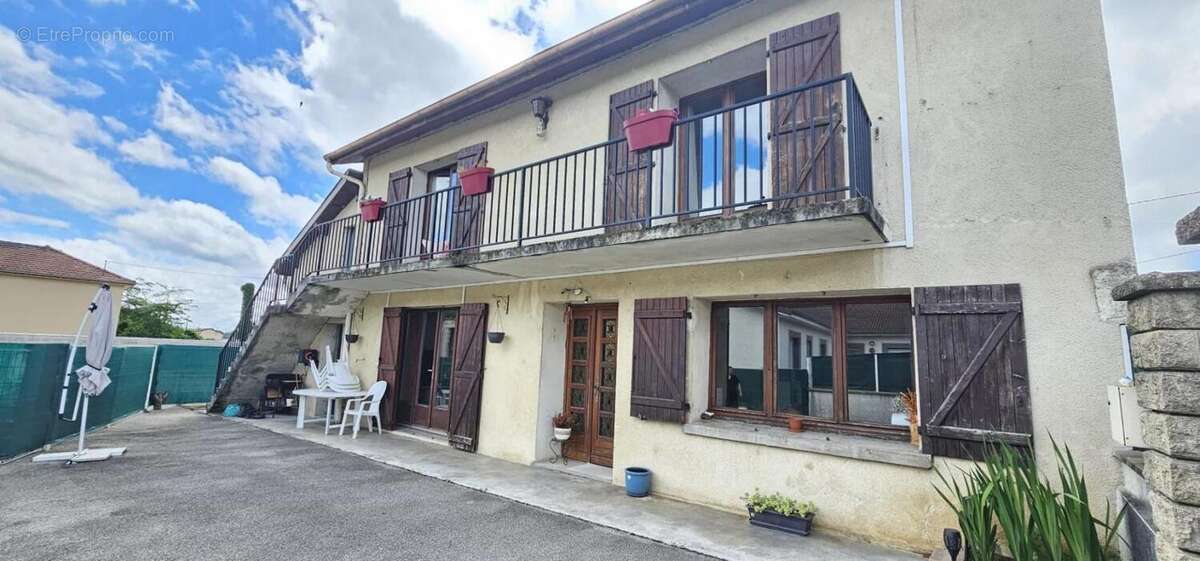 Maison à SAINT-DENIS-EN-BUGEY