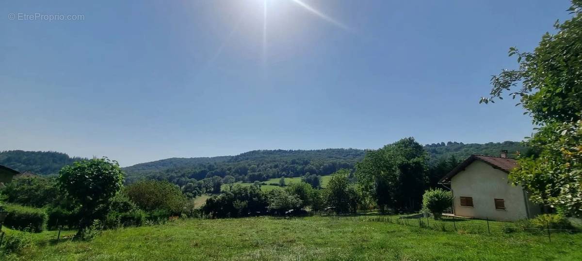 Terrain à SAINT-PIERRE-DE-CURTILLE