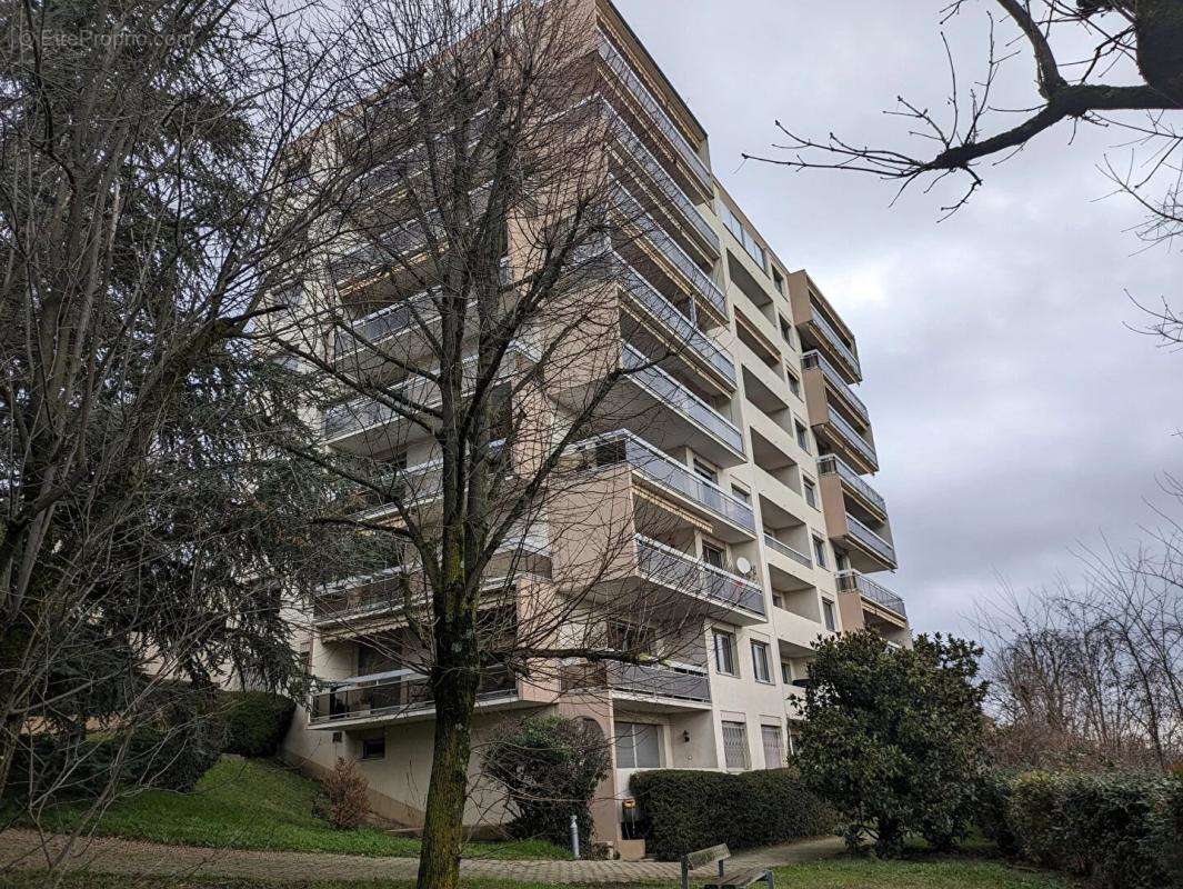 Appartement à SAINTE-FOY-LES-LYON