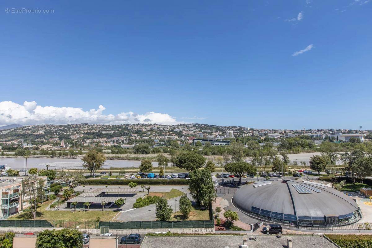 Appartement à SAINT-LAURENT-DU-VAR