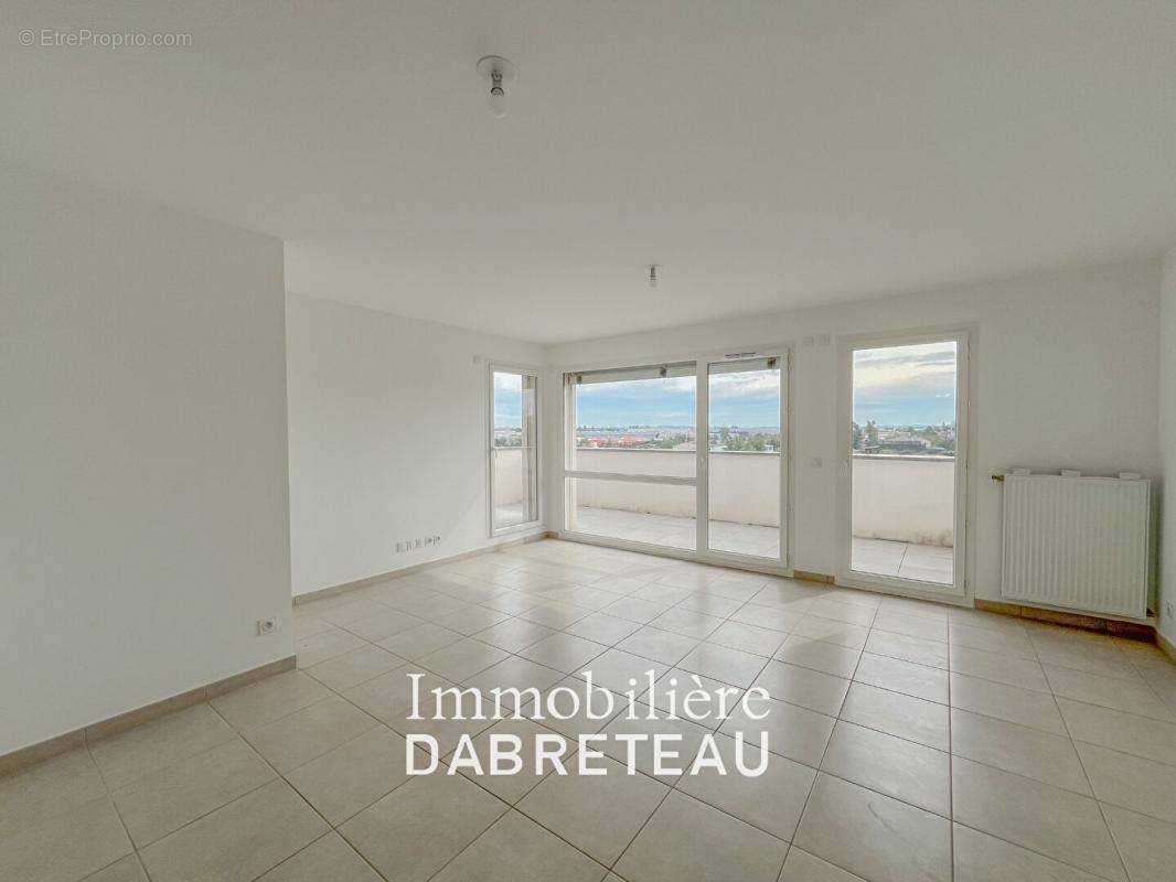 Appartement à DECINES-CHARPIEU