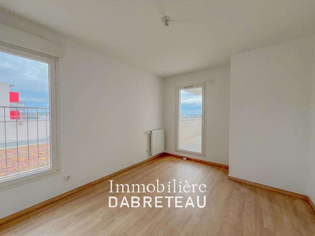 Appartement à DECINES-CHARPIEU