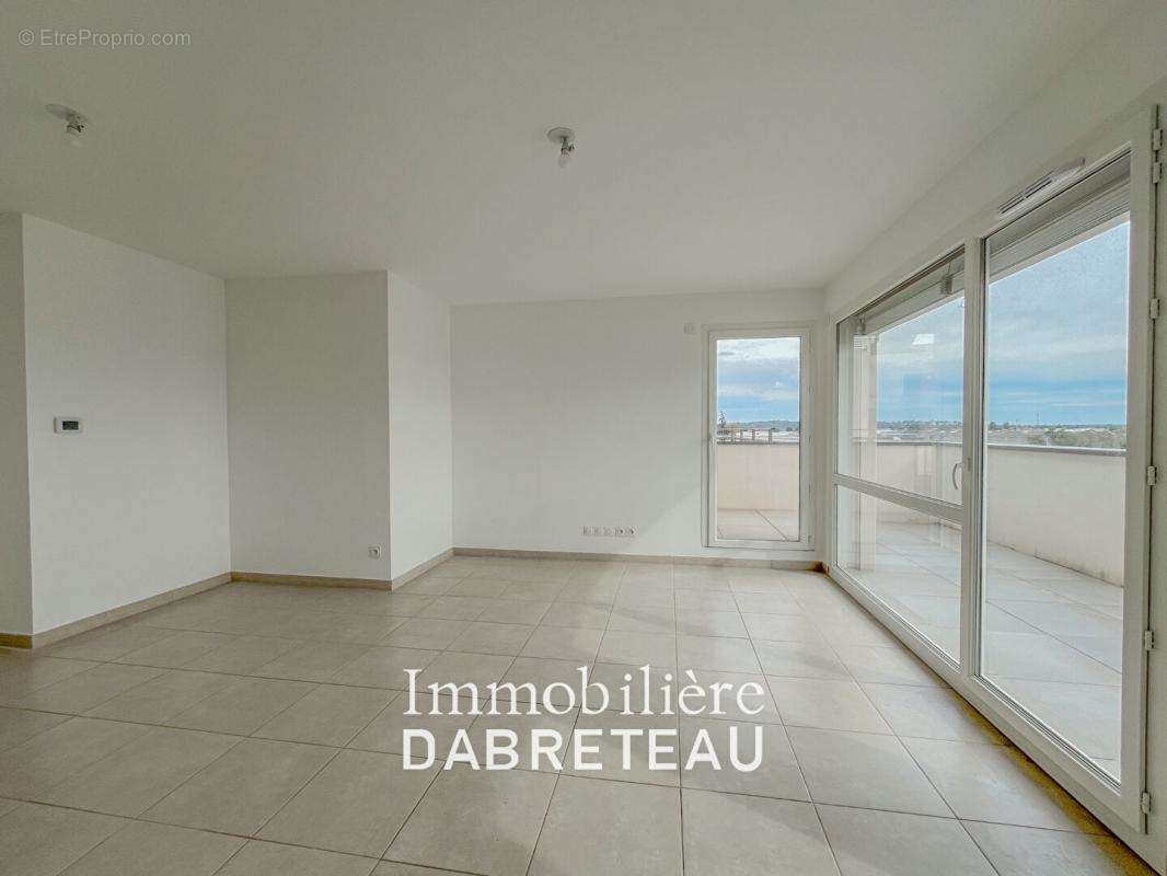 Appartement à DECINES-CHARPIEU