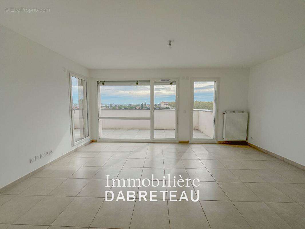 Appartement à DECINES-CHARPIEU