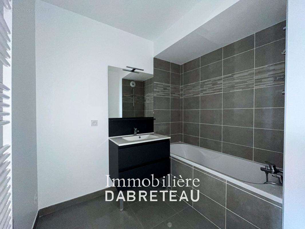 Appartement à DECINES-CHARPIEU