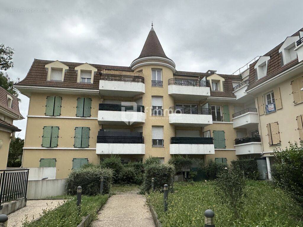 Appartement à VAUJOURS