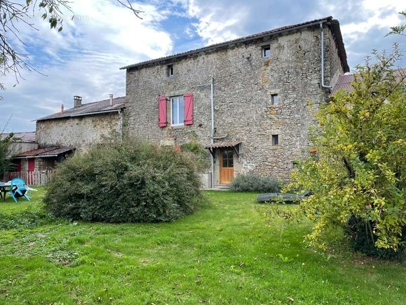 Maison à CHATEAUPONSAC