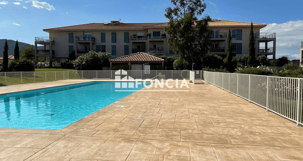 Appartement à ROQUEBRUNE-SUR-ARGENS