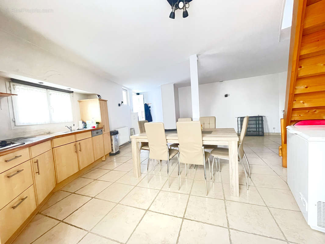 Appartement à SAINT-GENIS-LAVAL