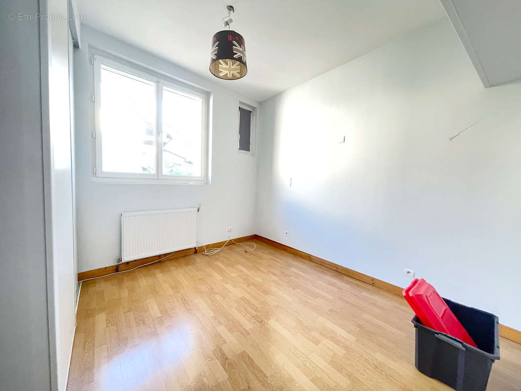 Appartement à SAINT-GENIS-LAVAL