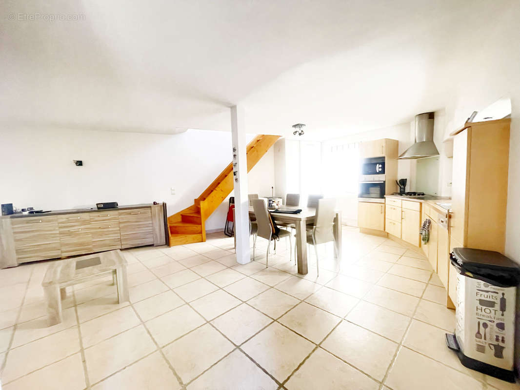 Appartement à SAINT-GENIS-LAVAL