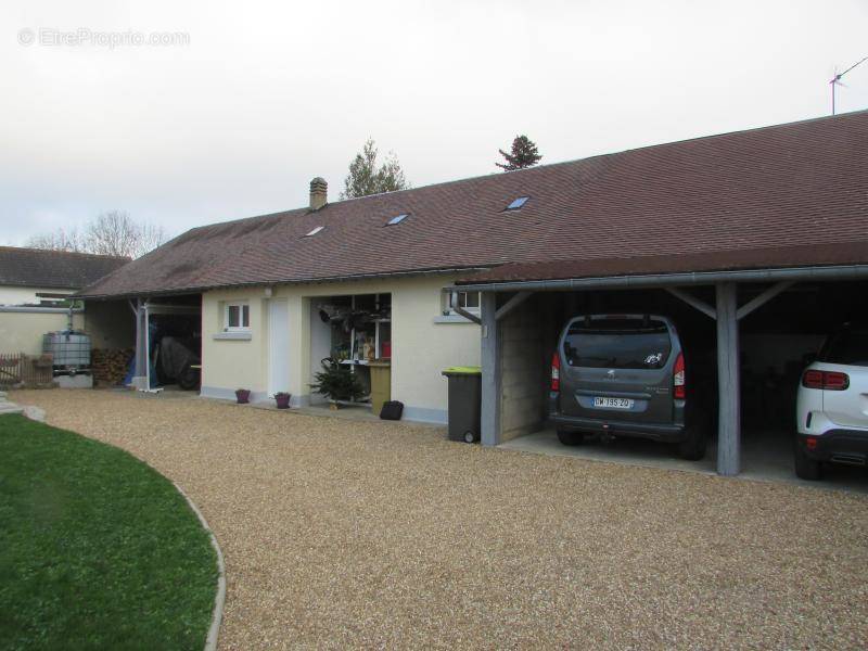 Maison à CHERISY