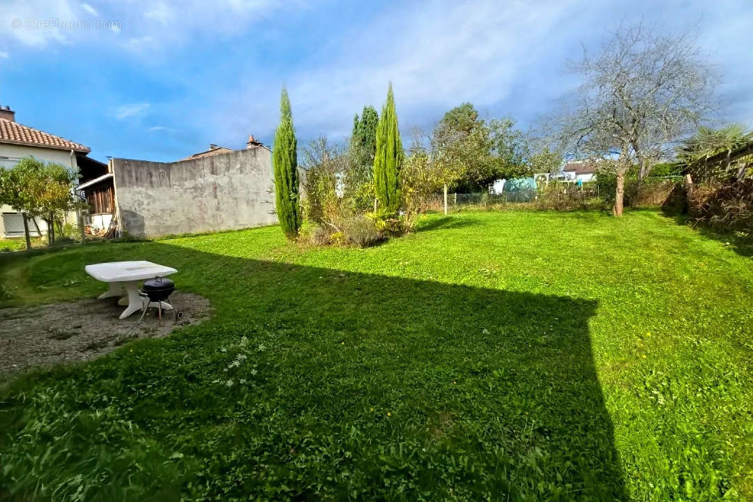 Maison à LE PALAIS-SUR-VIENNE