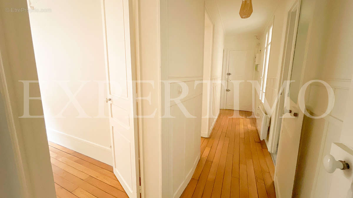 Appartement à PARIS-16E