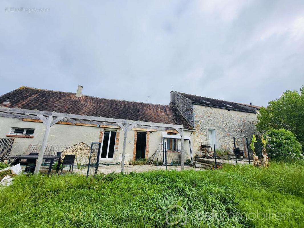 Maison à MONTIGNY-LENCOUP