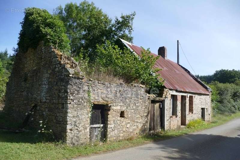 Maison à SAINT-CALAIS-DU-DESERT