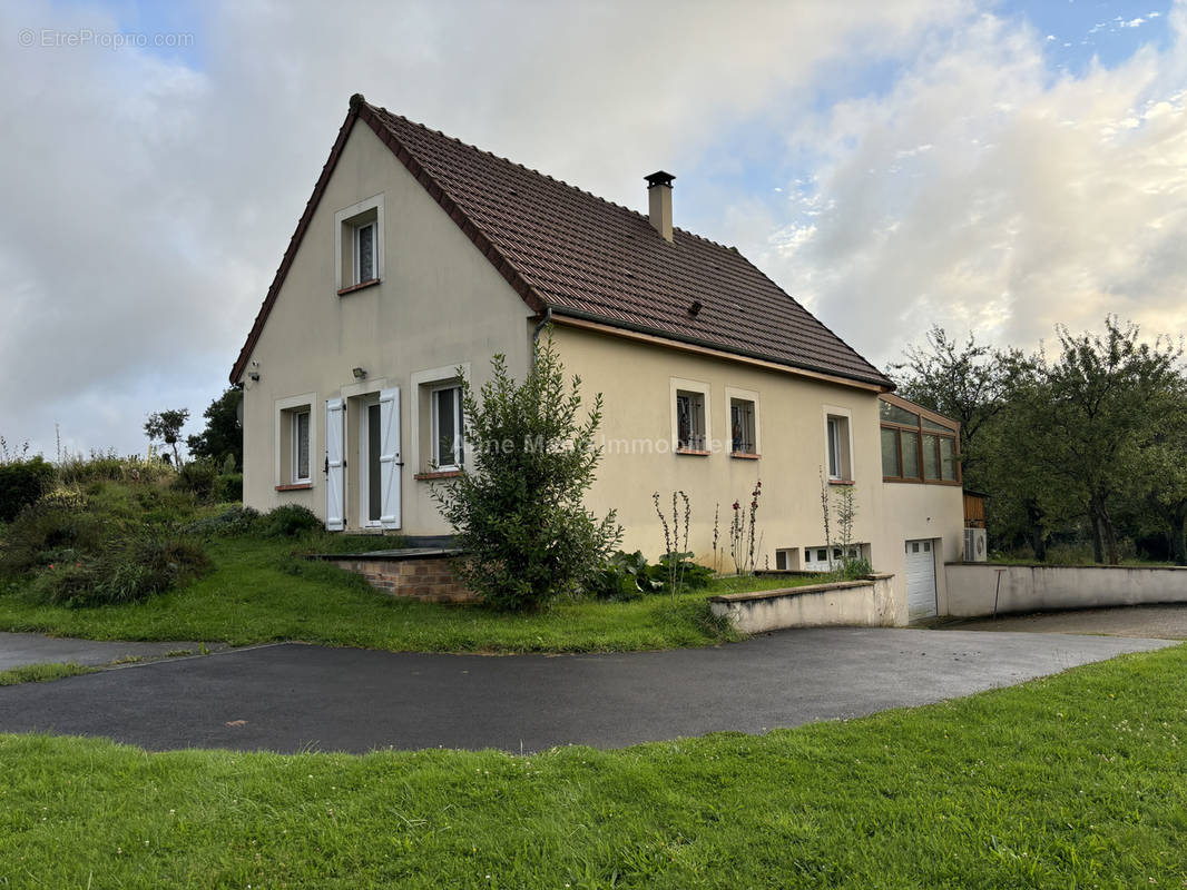 Maison à SAINT-JEAN-LES-DEUX-JUMEAUX