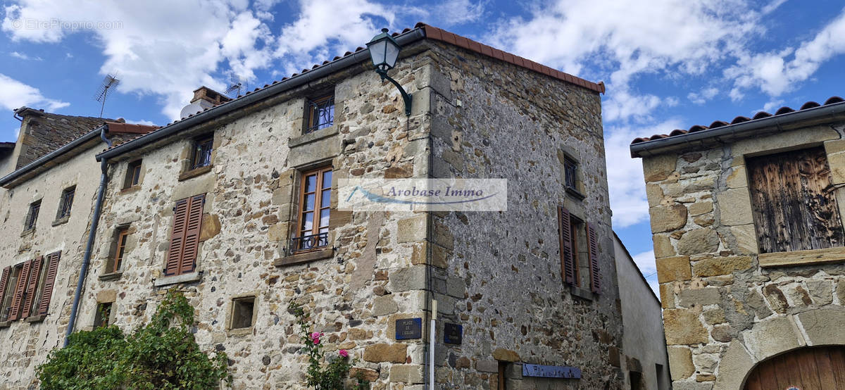 Maison à YRONDE-ET-BURON