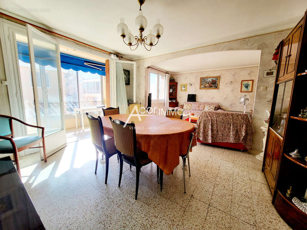 Appartement à SIX-FOURS-LES-PLAGES