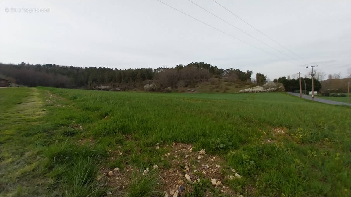 Terrain à CHATEAU-L&#039;EVEQUE