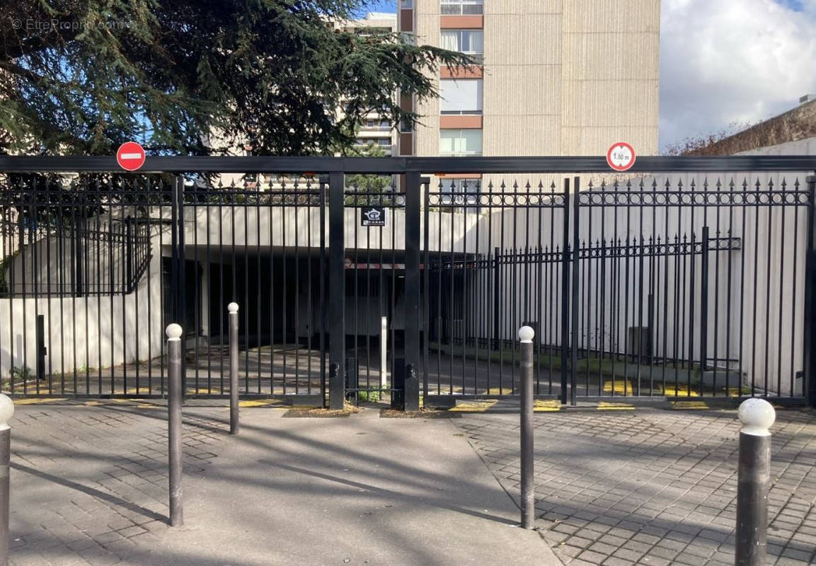 Parking à PARIS-19E