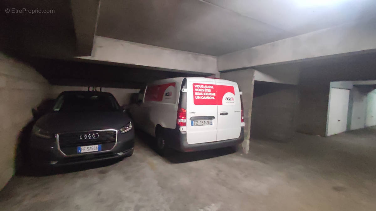 Parking à PARIS-19E