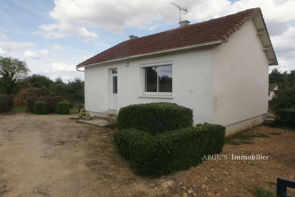 Maison à SAINT-PIERRE-D&#039;EXIDEUIL