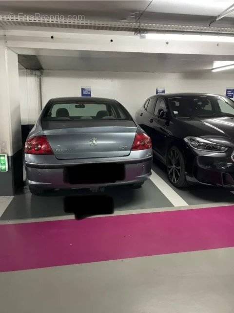 Parking à PARIS-17E