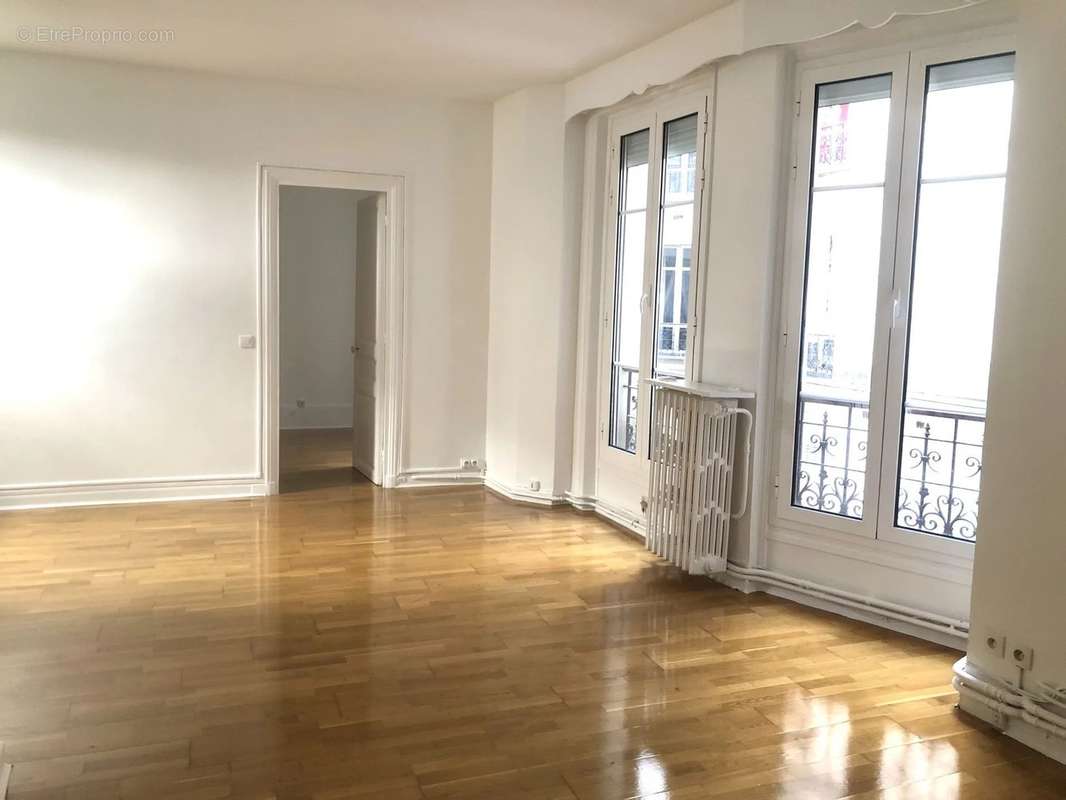 Appartement à PARIS-16E