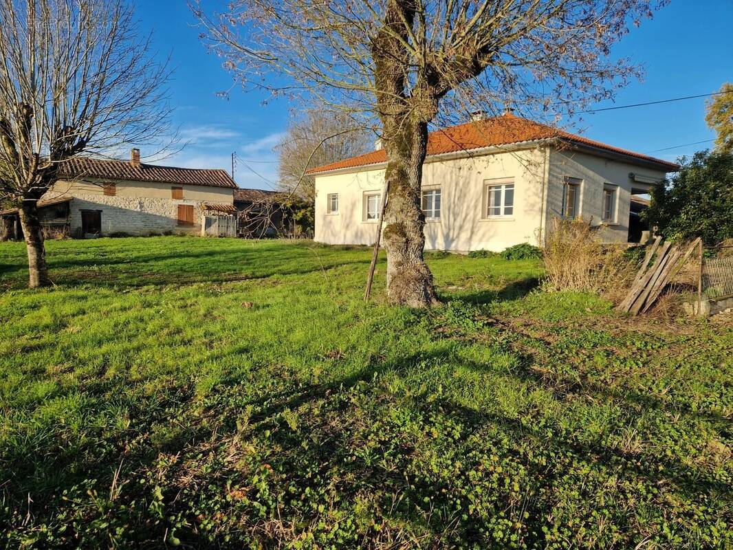 Maison à LAPENCHE