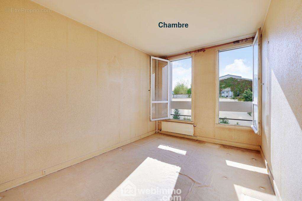 Chambre - Appartement à PARIS-11E