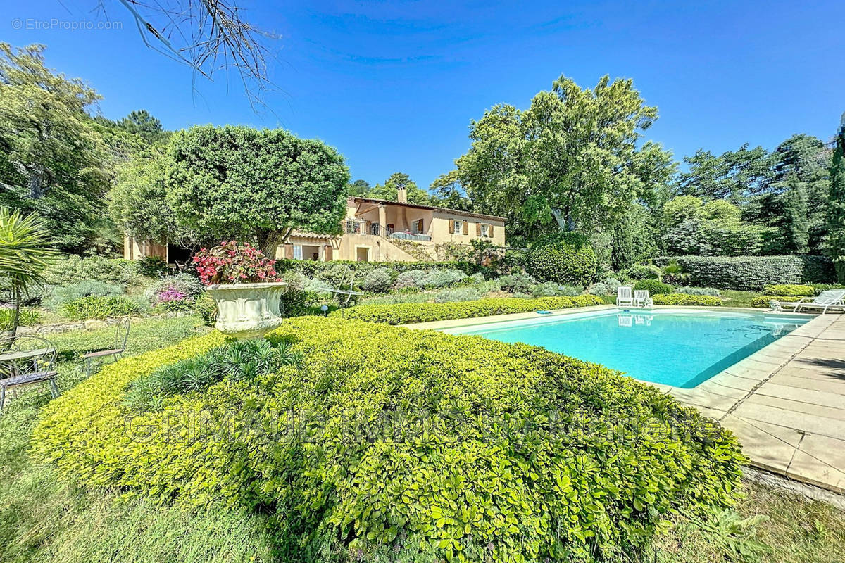 Maison à LA GARDE-FREINET